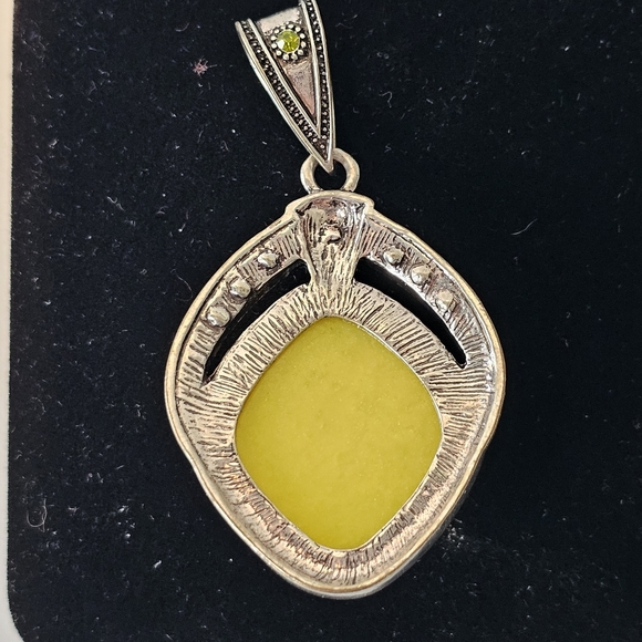 Large Costume Silver Tone Green Rhinestone and Large Green Center Stone Pendant - Picture 3 of 5
